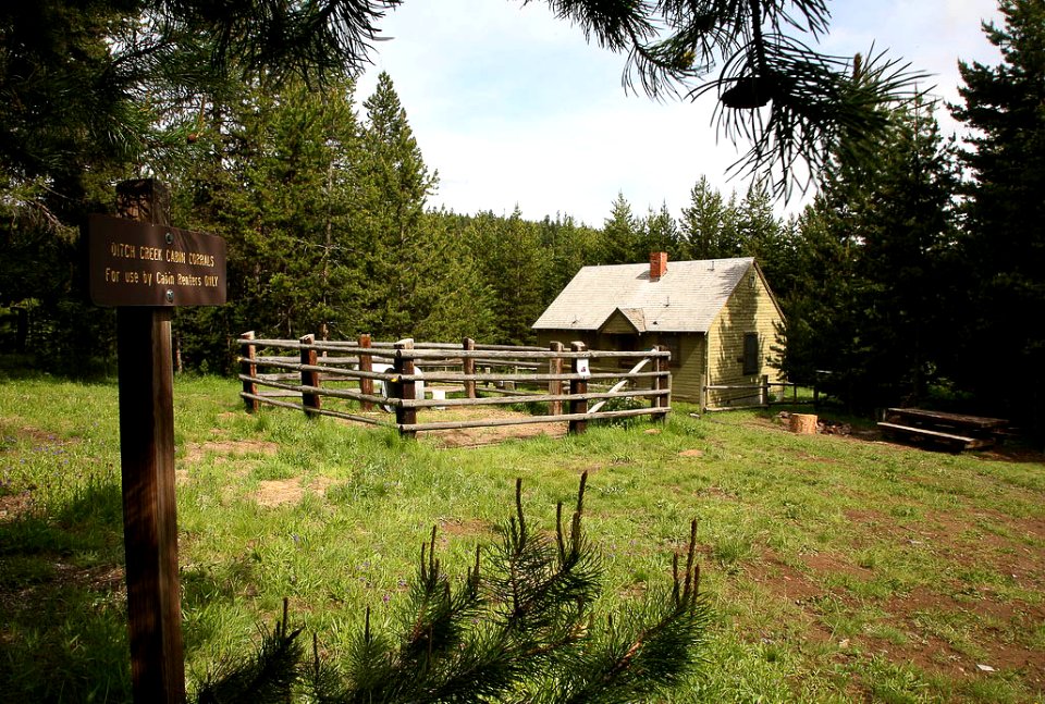 DITCH CREEK CABINS-UMATILLA