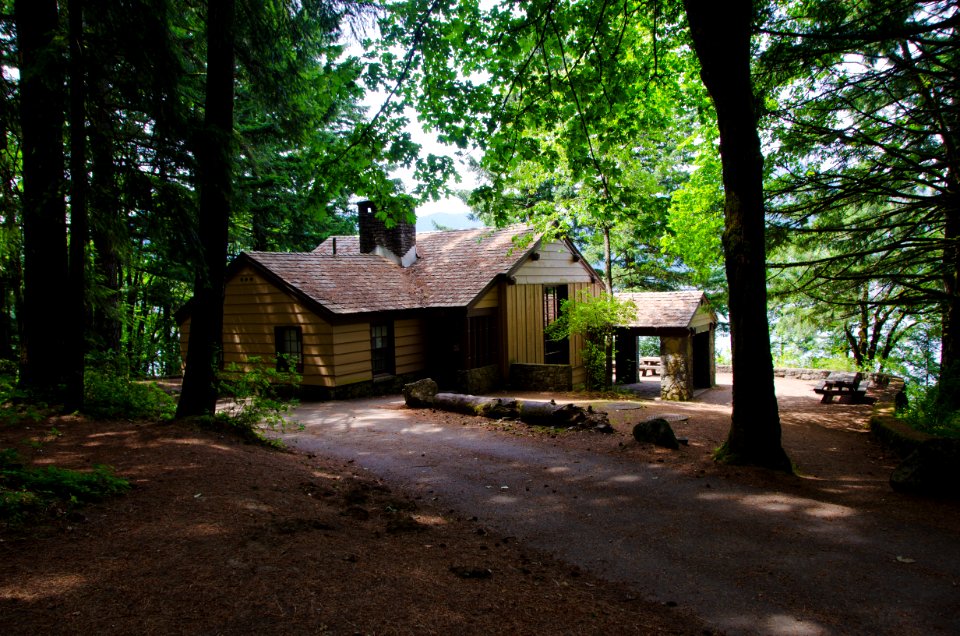 CCC BUILDING AT EAGLE CREEK OVERLOOK-COLUMBIA RIVER