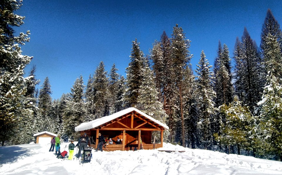 2019-Feb-deLeon-ColvilleNF-Frater-warming-hut