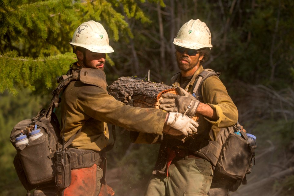 Lakeview Crew (BLM Veterans crew) prepping contingency