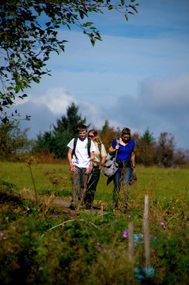 Group walking on Cape Horn Trail-Columbia River Gorge