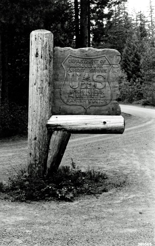 389565 Entrance Sign, Union Creek RS, Rogue River NF, OR 1939.jpg