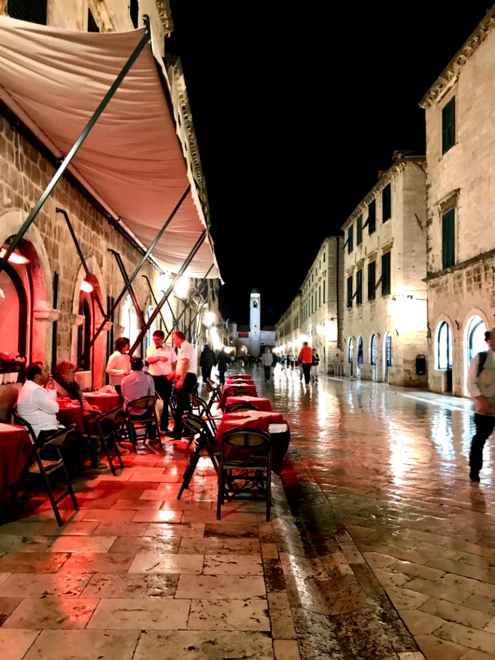 Dubrovnik walking in the rain, nice. 杜布羅夫尼克 克羅埃西亞