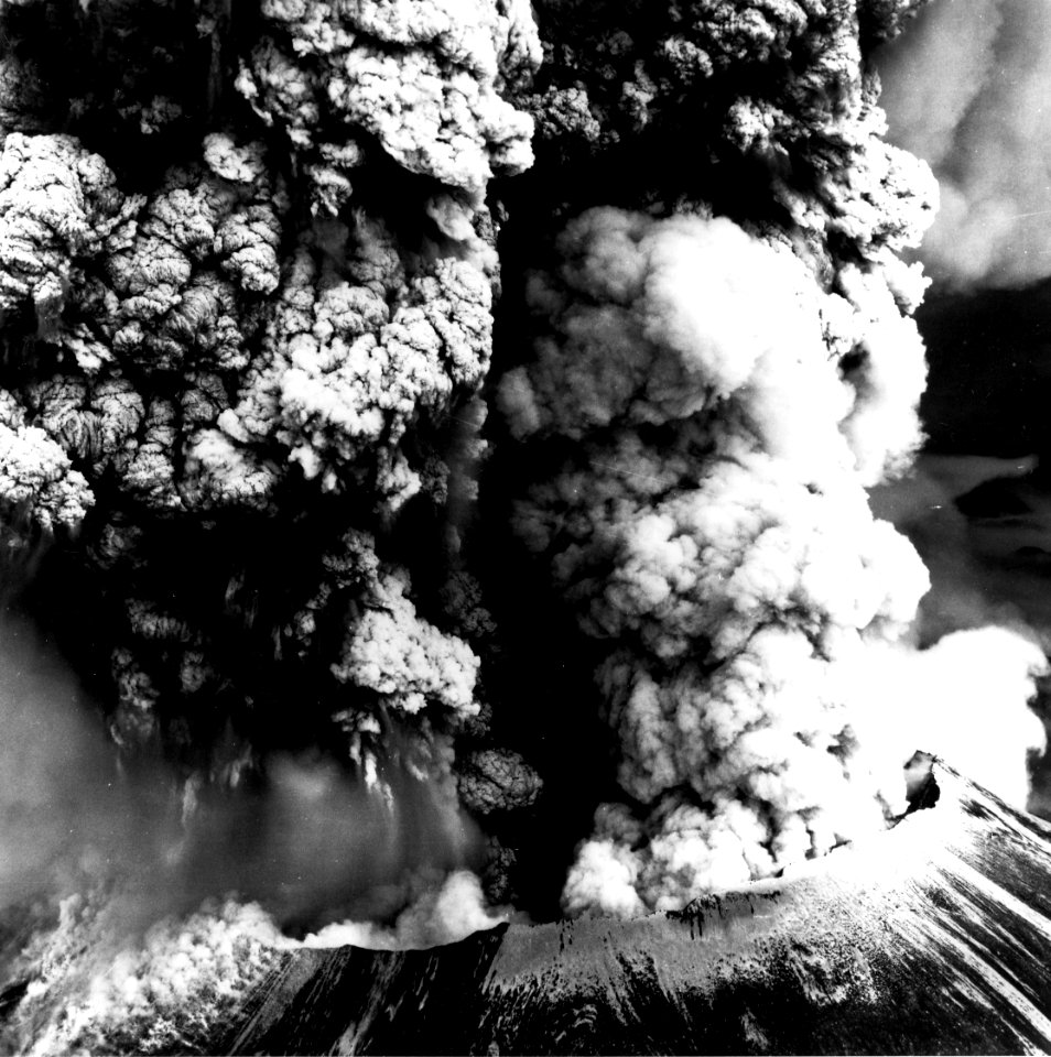 529586 Mt St Helens Erupting 5-18-1980, GPNF, WA