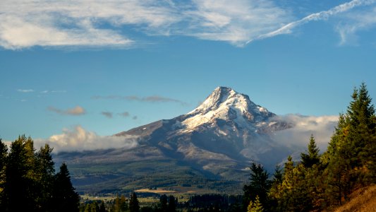 20190924-MountHood- Mount Hood, active stratovolcano, Mount Hood National Forest, Oregon. (USDA Forest Service photo by Cecilio Ricardo) photo