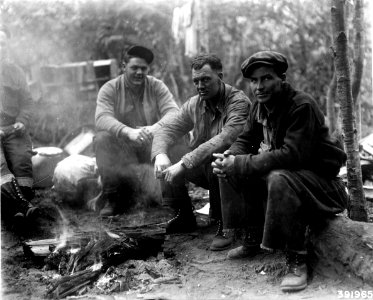 391965 CCC Men, Poverty Ridge Fire, Siskiyou NF, OR 1936 photo