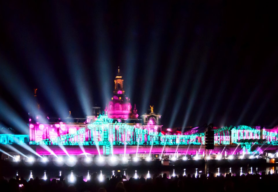 Lichtshow am Terrassenufer Dresden