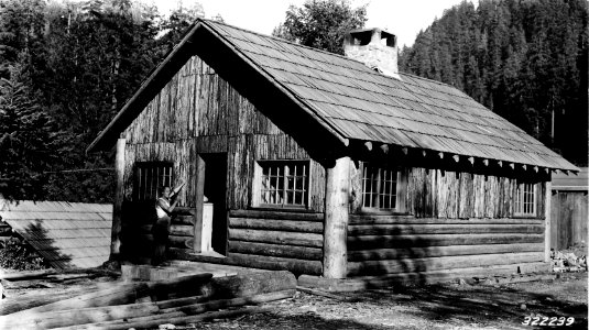 322239 Crow Flat CCC Camp, Rogue River NF, Oregon 1936 photo