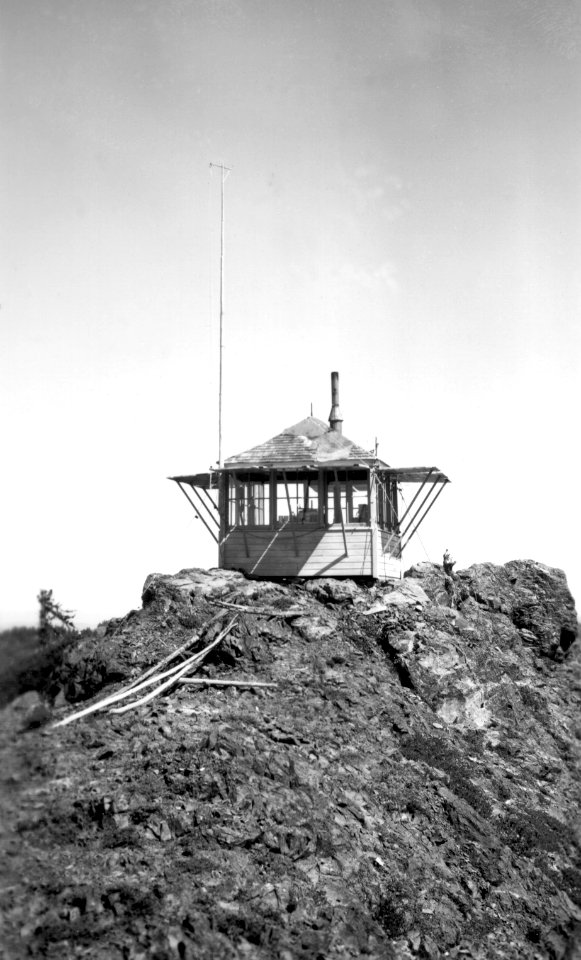0055 p4-72 Fish Hook LO Agness RD 1944