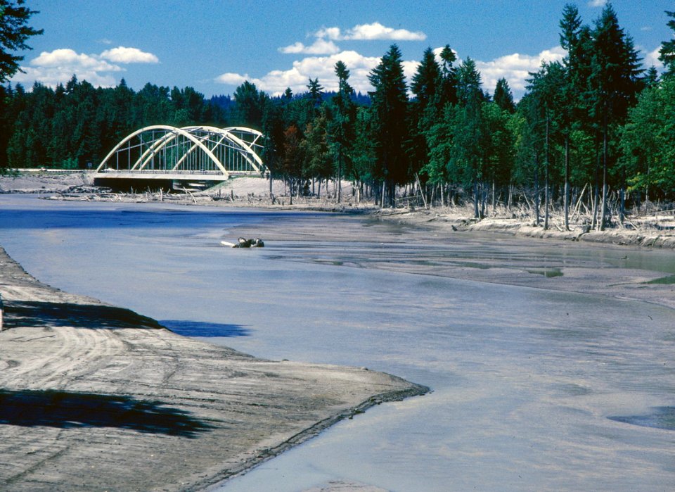 043MSH80 may18 lahar toutle river I-5 bridge 07-06-80 resize