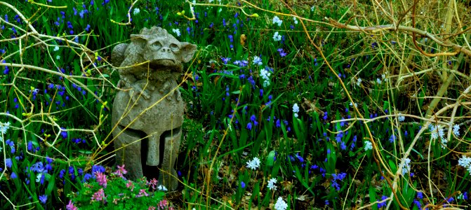 Spring bulbs and a garden statue, stone, 02