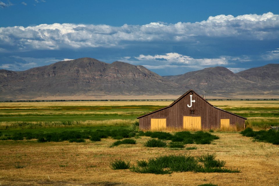 J BAR RANCH BARN BY PAISLEY OREGON-FREMONT WINEMA