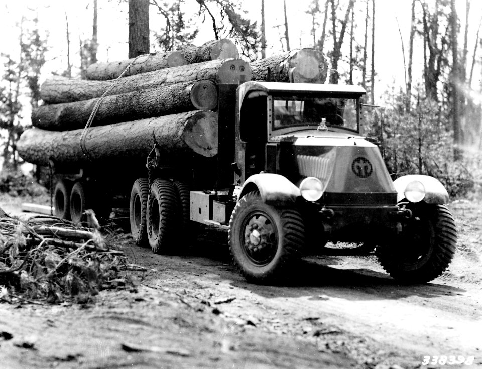 338398 Mack Truck with Logs, Kinzua, Oregon 1936