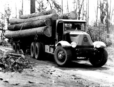 338398 Mack Truck with Logs, Kinzua, Oregon 1936
