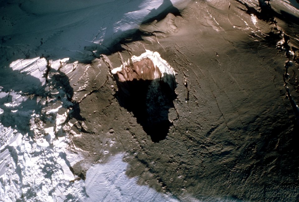 025 April 1980 a crack opens up Mt St Helens sending up ash
