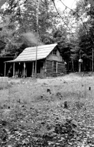 p5-40 23087a Horseshoe Bend R. S. Cabin built by Price Copsey Summer 1914
