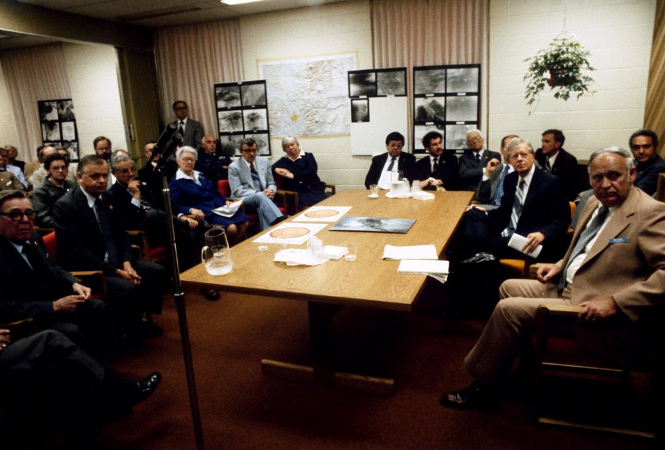 112 President Carter, Governor of Washington State Dixie Lee get volcano briefing