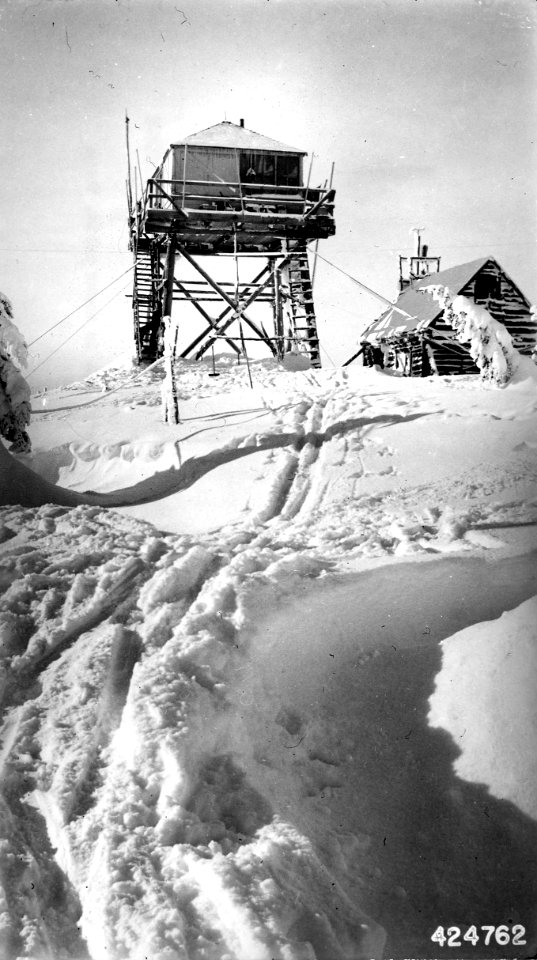 424762 Aenas LOT AWS in Winter Okanogan NF WA 1943