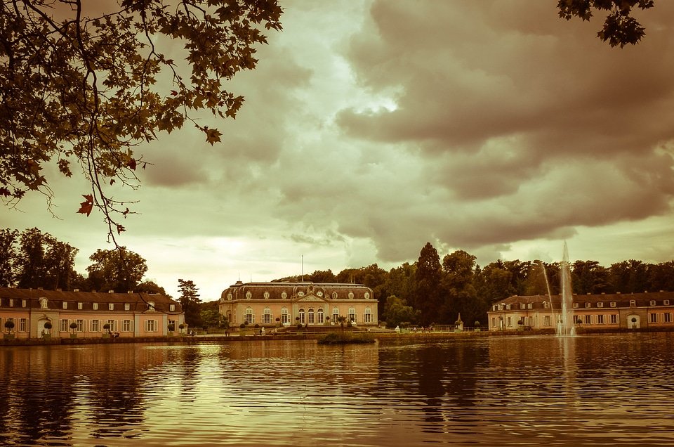 Architecture lake park