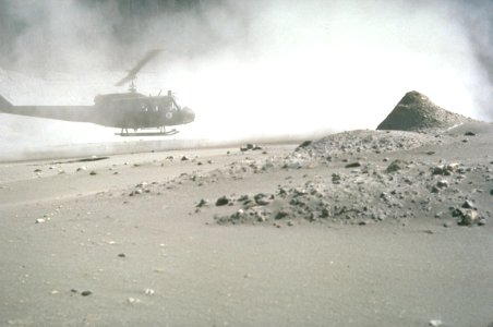 028MSH80 volcanic ash with helicopter 08-22-80 resize