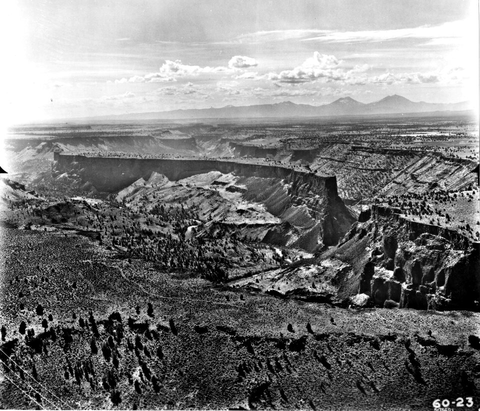 503681 Crooked River NG, The Island, Deschutes NF, OR 1960