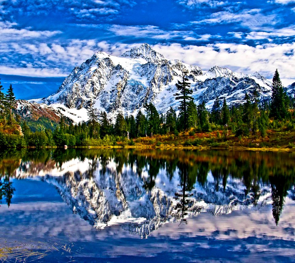 View of Mt Shuksan in Autumn from Picture Lake, Mt Baker Snoqualmie National Forest