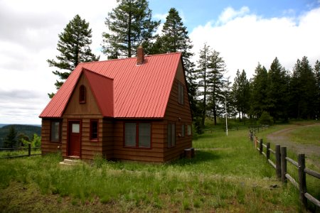 Summit Guard Station Crew House, Umatilla National Forest