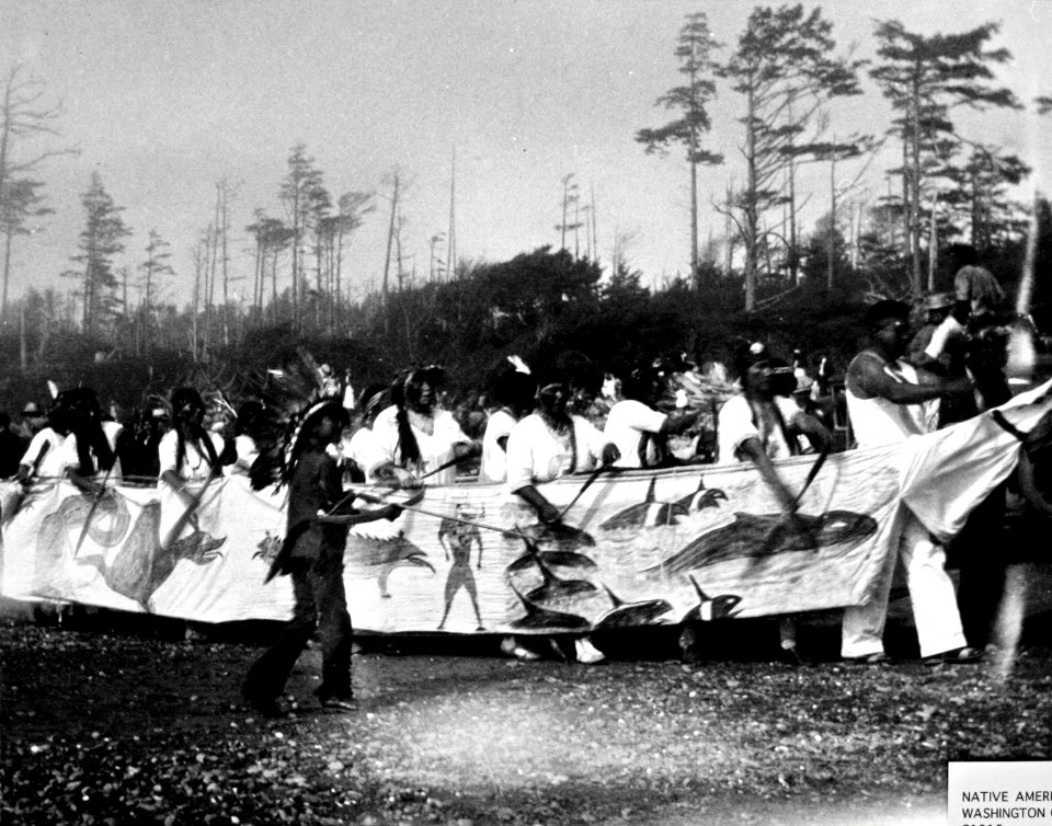 Parade Canoe, WA c1915
