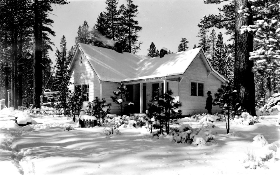 321047 Research Station on Deschutes NF, Oregon 1935