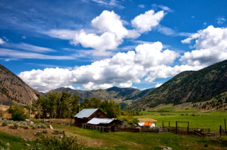 An old farm along the PNT in the Sinlahekin Valley 1