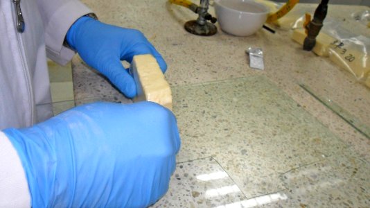 Cubrimiento de queso con película antimicrobiana 3