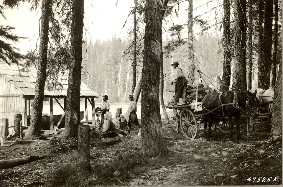 16100-13 Transferring Skyline Camo outfit from hayrack to boats on Odell Lake August 6 1920