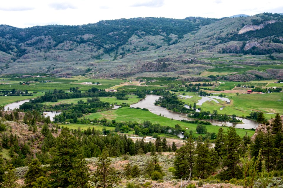 The Okanogan River winds its way down-valley, from the Whistler Canyon Trail