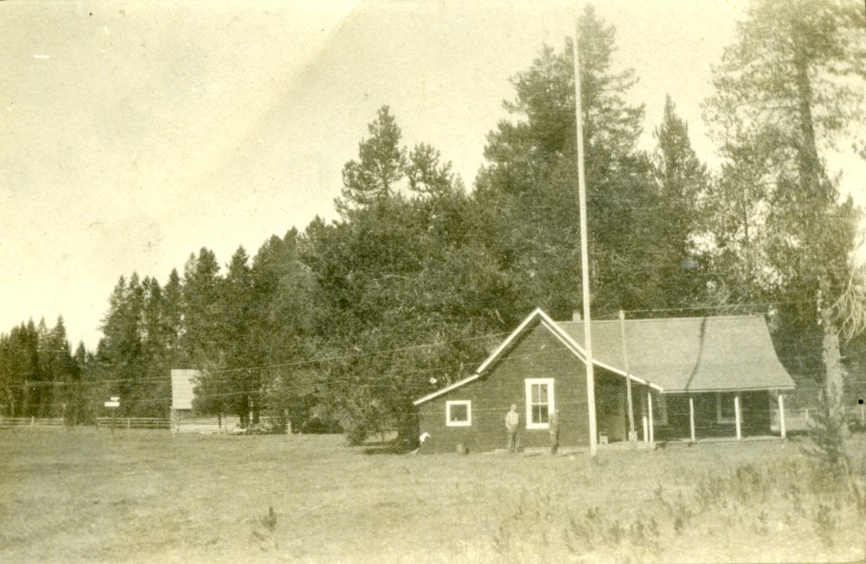 1900s Deschutes Cabin Lake RS