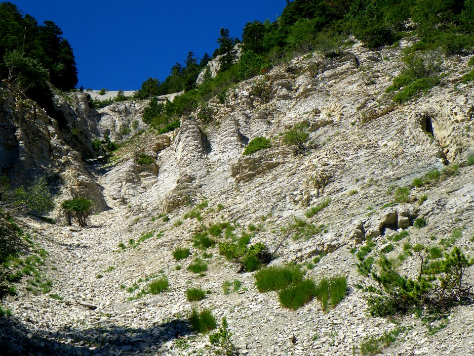 Ravin de la Riaille       Grotte  du  Vent