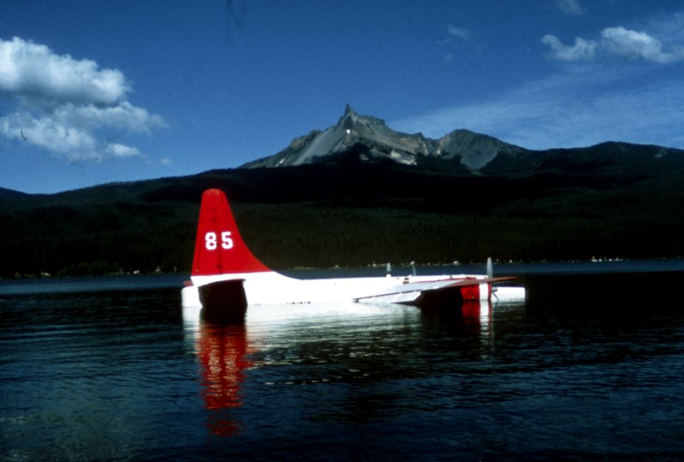 439 Retardent ship PB4Y2 runs out of gas and ditches in Diamond Lake, Umpqua NF