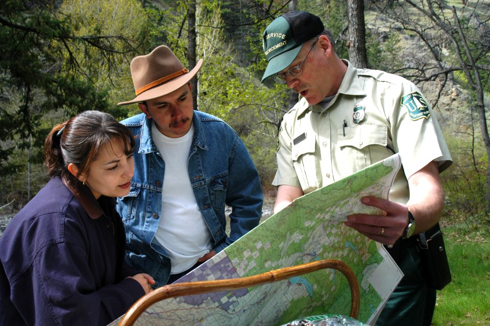 LEO Blair Bickel gives directions-Okanogan Wenatchee