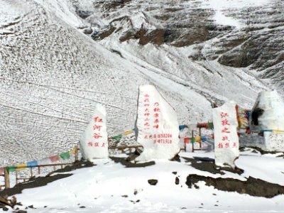 Tibet-China 中國自治區～西藏 ：四大神山之一～乃欽康桑峰：海拔5020M.？（紅河谷）