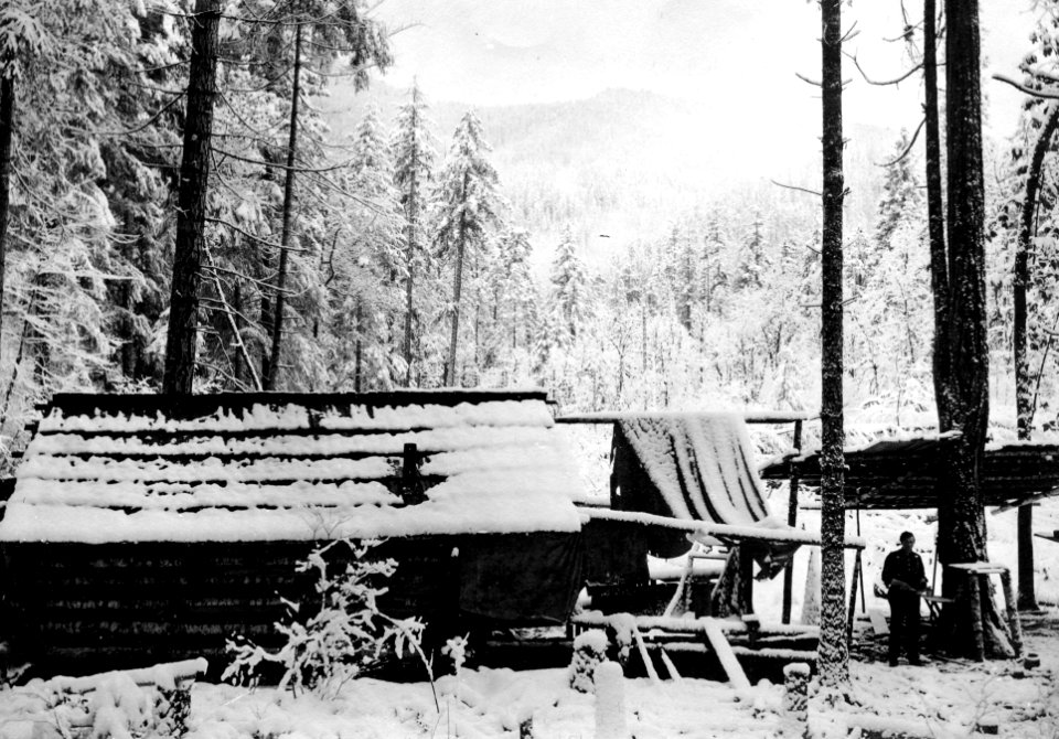 Boundary RS (old cabin) with Oscar Houser in Winter 1910-11