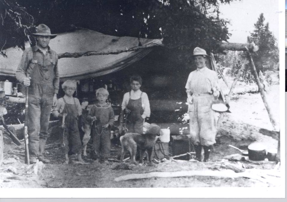 Ross Smith, family, Kendall Camp, Horseshoe Basin, 1918 (2)
