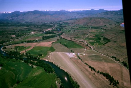 555 Methow Valley, WA intercity airport from air