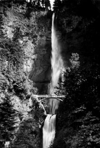 D54 Multnomah Falls, 620 Ft CRH by C&D photo