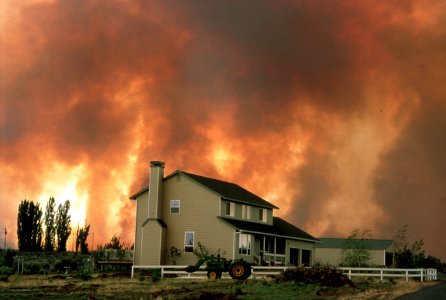 146 fire in urban-wildland interface, Deschutes National Forest