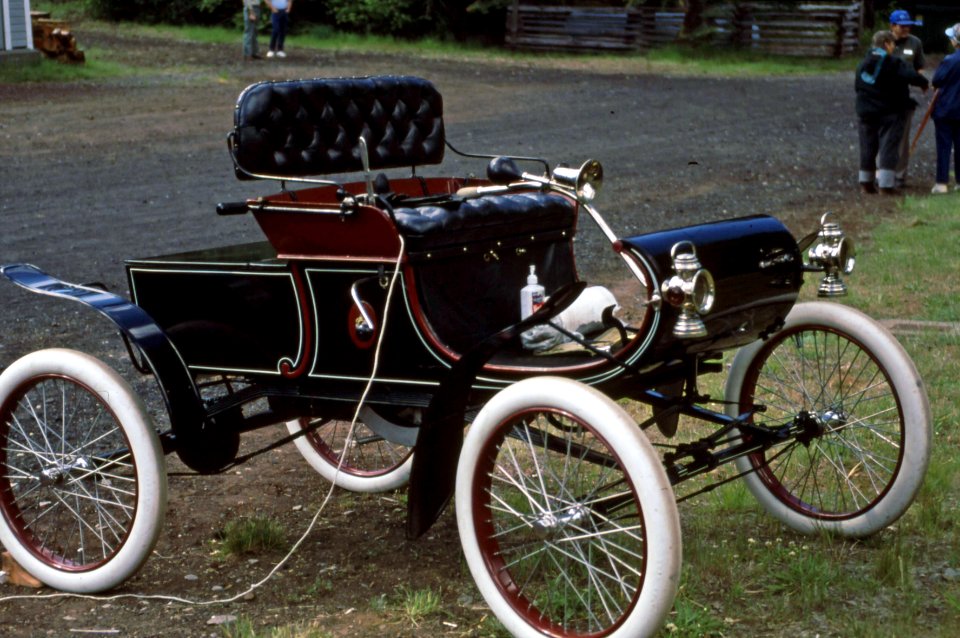 Willamette NF - 1903 Olds at Fish Lake, OR 1991g