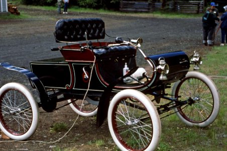Willamette NF - 1903 Olds at Fish Lake, OR 1991g