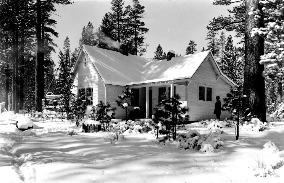 321047 Research Station in Snow, Deschutes NF, OR 1935