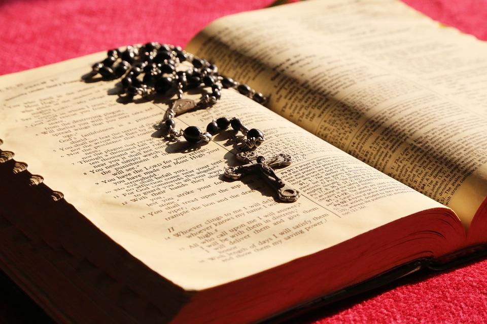 Pray holy christianity