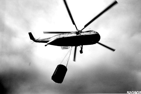 520905 S-61 Helicopter with Bucket