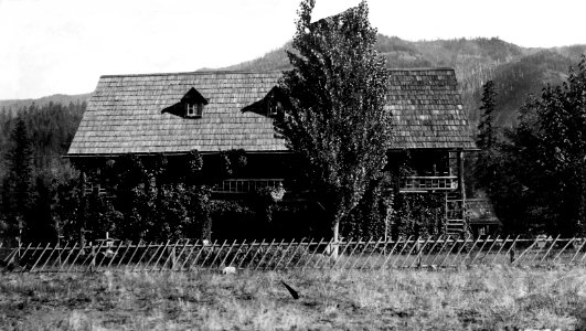 190481 Log Cabin Inn, McKenzie Bridge, OR