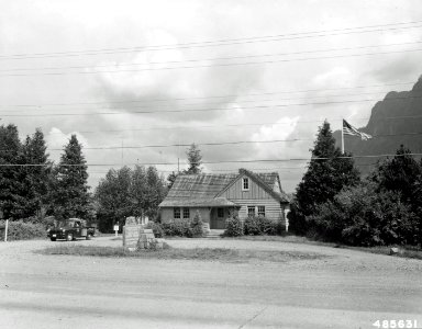 485631 North Bend RS, Snoqualmie NF, WA 1957 photo